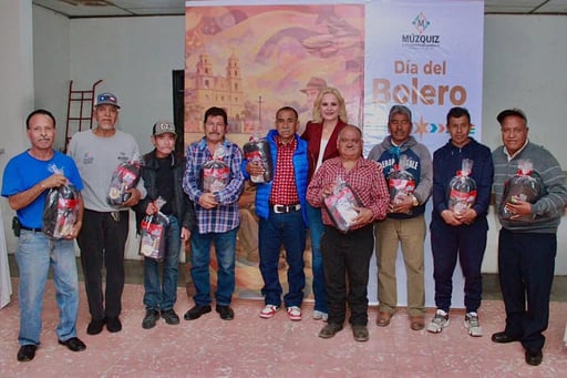 Los boleros de Múzquiz fueron reconocidos por su labor diaria, recibiendo apoyo y estímulo por parte del Gobierno Municipal en un acto de cercanía