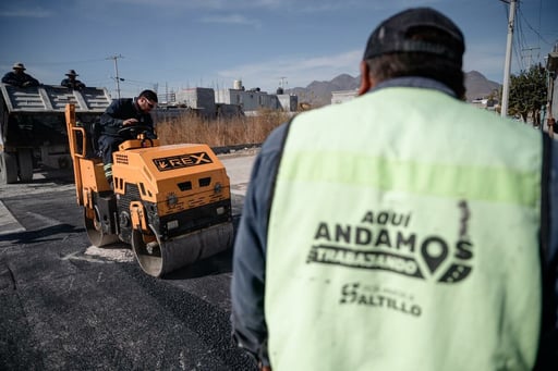 Alcalde 'El objetivo es mejorar la movilidad y la calidad de vida'. El alcalde de Saltillo, Javier Díaz González, acompañado de vecinas y vecinos del sector,