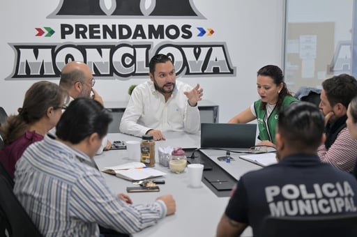 Planeación institucional con enfoque territorial.  El alcalde de Monclova, Carlos Villarreal, encabezó una reunión de planeación estratégica en el Centro