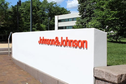 Johnson & Johnson pactó con el Gobierno de Estados Unidos reducir precios de medicamentos, obtener exenciones arancelarias y ampliar acceso a programas