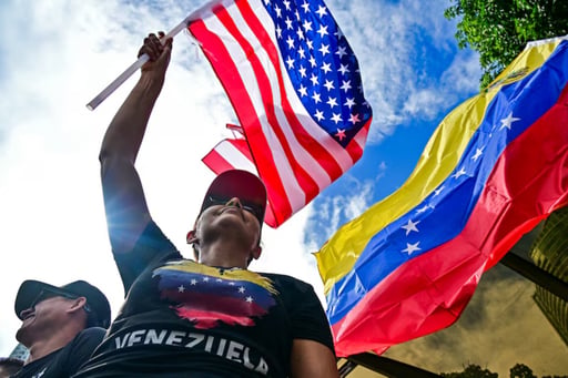 Donald Trump canceló una segunda ola de ataques a Venezuela citando mayor cooperación, mientras la Guardia Costera incautó un quinto petrolero venezolano.