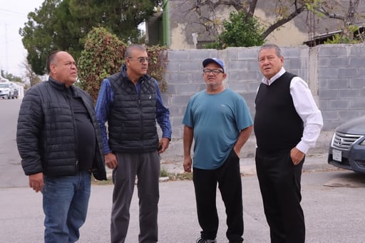 El alcalde Óscar Ríos Ramírez recorrió la colonia Sarabia para supervisar la instalación de nuevas luminarias LED y dialogar con los vecinos sobre