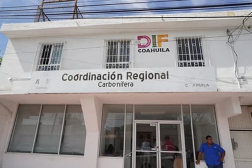  Apoyos a pacientes con cáncer, reforzando el compromiso del sistema con la salud de la comunidad.  La presidenta Honoraria del Sistema DIF Sabinas, Alma