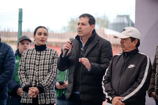 Obra Amplían centro comunitario en beneficio de habitantes del sector sur. El alcalde de Saltillo, Javier Díaz González, acompañado por su esposa Luly López