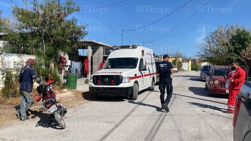 Al sitio arribaron elementos de la Policía Municipal, quienes acordonaron el área.  Una mujer perdió la vida luego de sufrir una caída desde su cama