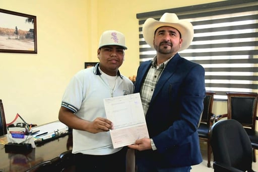 Un estudiante del municipio de Nava recibió apoyo económico institucional para participar en un encuentro nacional enfocado en habilidades agropecuarias,