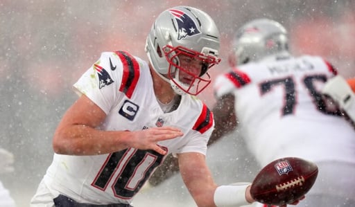    En un partido defensivo y marcado por el clima, los Patriots vencieron 10-7 a los Broncos para coronarse campeones de la AFC y avanzar al Super Bowl