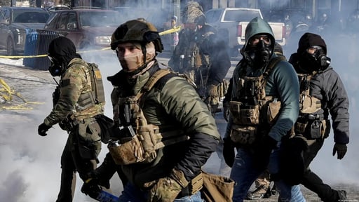 Agentes del ICE comienzan a abandonar Mineápolis mientras continúa la investigación por la muerte del activista Alex Pretti durante un operativo migratorio