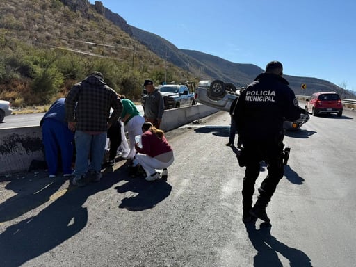 Socorristas de nadadores se movilizaron en su auxilio.  Una pareja originaria de La Madrid resultó con diversas lesiones luego de que la camioneta