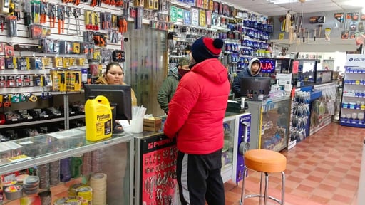 La demanda de tubería y productos de plomería ha aumentado en la ciudad debido a las bajas temperaturas, mientras los usuarios buscan proteger