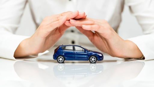 Los cambios fiscales que impiden acreditar el IVA en siniestros ya presionan a las aseguradoras, que anuncian aumentos de precios en gastos médicos y autos.