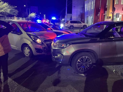 Socorristas de GRUM brindaron el auxilio en el accidente.  Un accidente vial registrado la noche de ayer generó la movilización de cuerpos de rescate