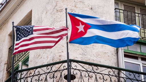 Donald Trump afirmó que Estados Unidos inició contactos con Cuba, mientras su gobierno refuerza sanciones y restricciones petroleras que agravan la crisis