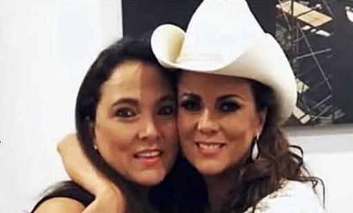 Lily Márquez Landa, hermana de la cantante Edith Márquez, falleció tras una ardua lucha contra el cáncer, confirmó su hijo, el cantante y modelo José Camar.