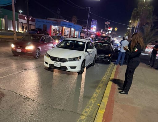 Al sitio acudieron agentes de Peritaje, quienes tomaron conocimiento del percance.  La falta de atención al conducir volvió a quedar en evidencia la noche