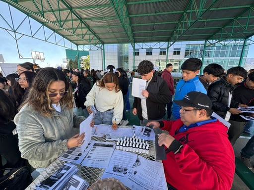 La Secretaría de Salud llevó servicios y orientación preventiva a estudiantes durante la Brigada Mejora La Juventud en Múzquiz.  Con el objetivo de acercar