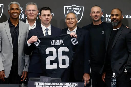 Klint Kubiak, nuevo entrenador de Las Vegas Raiders, reconoció este martes que la oportunidad de trabajar junto a Tom Brady fue lo que hizo firmar