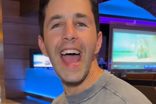 El actor estadounidense Josh Peck fue cuestionado en redes sociales tras publicar un video que usuarios consideraron ofensivo hacia una familia afectada