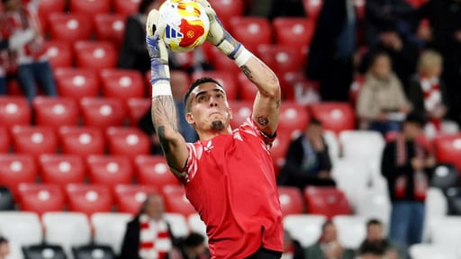    El derbi vasco se tiñó de blanco y azul en San Mamés, donde la Real Sociedad se impuso con gol de Turrientes. Alex Padilla fue titular y clave