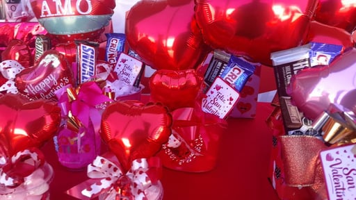 Aumentos en productos y reservaciones en tres ciudades, reflejando la intensa preparación de negocios por la temporada de regalos y celebraciones románticas.