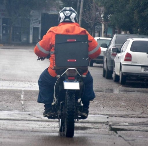 Con motivo del Día de San Valentín, el servicio de motomandados en Nueva Rosita y la región reporta un aumento significativo en entregas de ramos y chocolates,
