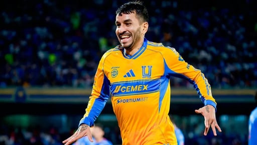   El delantero argentino bromeó sobre los constantes cambios de sede del conjunto celeste y dedicó palabras a Nicolás Ibáñez, su excompañero que ahora milita