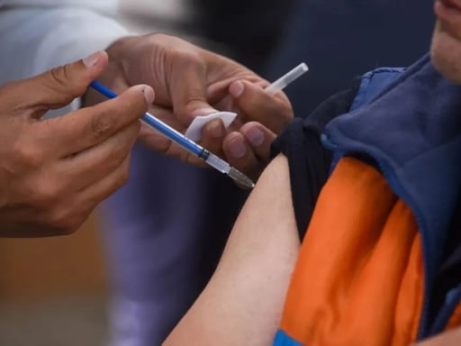 En una acción extraordinaria para frenar la propagación del sarampión en México, el Gobierno Federal informó un aumento acelerado en la aplicación de vacunas