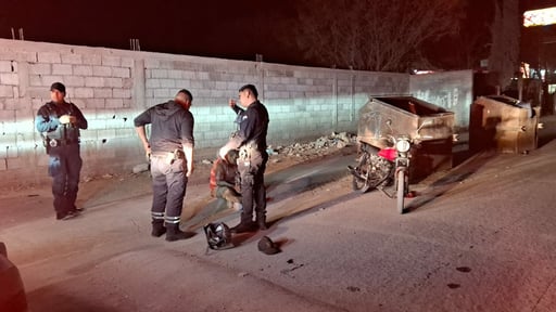 El golpe fue tan fuerte que el motociclista salió proyectado y cayó sobre el pavimento.  Un trayecto que parecía rutinario terminó en hospitalización