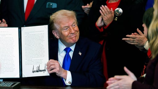 El arancel global del 15% anunciado por Donald Trump entró en vigor en Estados Unidos como medida temporal tras un fallo adverso de la Corte Suprema.