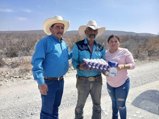 Como parte de una jornada de atención comunitaria, el Ayuntamiento de Villa Unión realizó una visita al ejido Las Blancas mediante la Unidad Móvil de Salud,