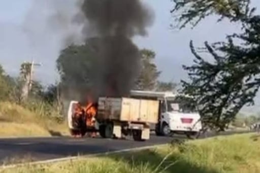 Un enfrentamiento entre hombres armados y elementos del Ejército mexicano se registró esta tarde en Tuxpan, Jalisco; autoridades piden a la población