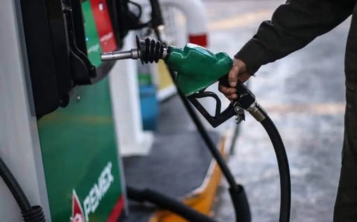 A pesar de que el peso mexicano mantiene fortaleza frente al dólar este 2 de marzo de 2026, con una cotización cercana a los 17.20 pesos por unidad, en Piedras