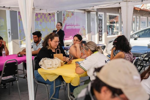 El Ayuntamiento de Piedras Negras reconoció el primer aniversario de Peek-A-Boo Kpop Store, establecimiento especializado en artículos relacionados