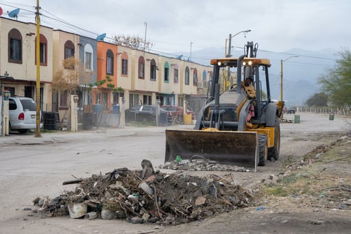 El Gobierno Municipal de Múzquiz rehabilitó la colonia Las Misiones con limpieza, luminarias y retiro de escombro, fortaleciendo seguridad y colaboración