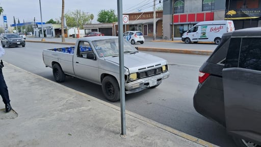 Afortunadamente no se reportaron personas lesionadas.  Un repartidor de garrafones de agua terminó provocando un choque por alcance la mañana de ayer sobre