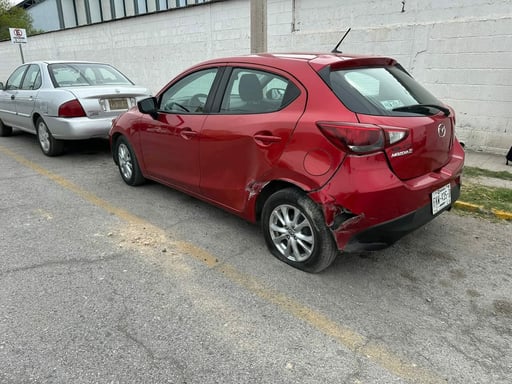 El afectado denunció el accidente ante las autoridades.  Un aparatoso percance vial terminó en denuncia ciudadana luego de que el conductor