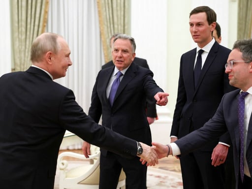    Rusia negó haber compartido información de inteligencia con Irán sobre activos militares estadounidenses en Medio Oriente, afirmó el enviado especial