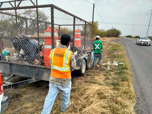  El Gobierno de Múzquiz realizó una jornada de mantenimiento urbano, con recolección de residuos y retiro de maleza para mejorar espacios públicos