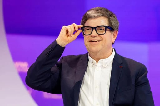 La nueva startup de inteligencia artificial AMI Labs, fundada por el científico franco-estadounidense Yann LeCun, ha recaudado aproximadamente 1,030 millones