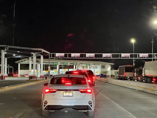 Desde tempranas horas de este sábado, los cruces internacionales registran una intensa afluencia de ciudadanos que buscan aprovechar el fin de semana largo