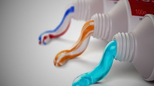 La Universidad de Granada dio a conocer los resultados de una investigación que examinó los posibles efectos del flúor presente en la pasta dental sobre