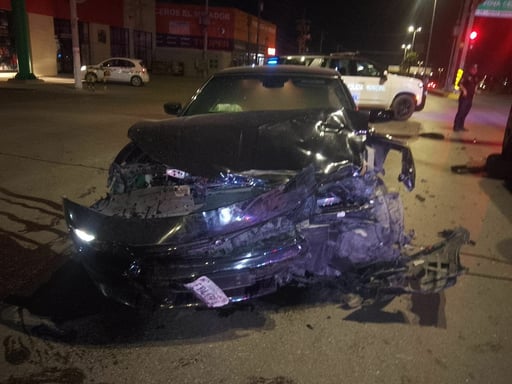 Un aparatoso accidente vial registrado sobre el libramiento Eliseo Mendoza Berrueto, a la altura del cruce con la avenida Doctor Lázaro Benavides, dejó como