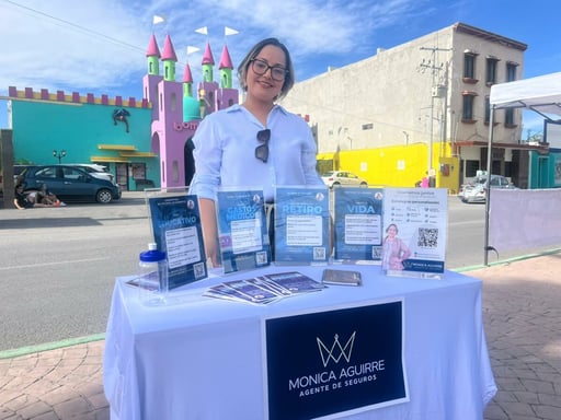 La agente de seguros Mónica Aguirre participó como patrocinadora en la Carrera 10K y 5K de El Tiempo Monclova, un evento que promovió el deporte, la salud