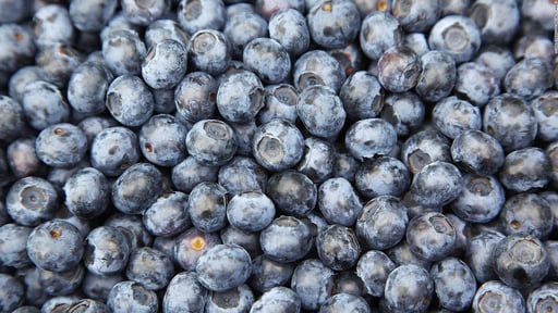 Casi el 40 % de las frutas y verduras cultivadas en California de manera convencional contienen residuos de pesticidas que también son PFAS, conocidas como