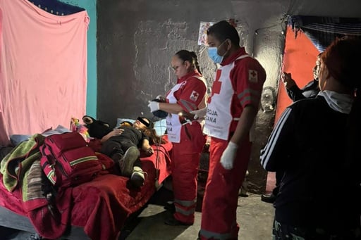 Socorristas de Cruz Roja brindaron los primeros auxilios.  Una rápida movilización de elementos de seguridad y cuerpos de emergencia se registró