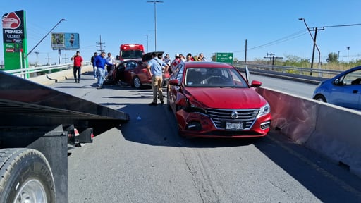 Obstáculo inesperado desata accidente múltiple.  Una carambola de varios vehículos se registró la mañana de este viernes sobre el puente del bulevar Harold