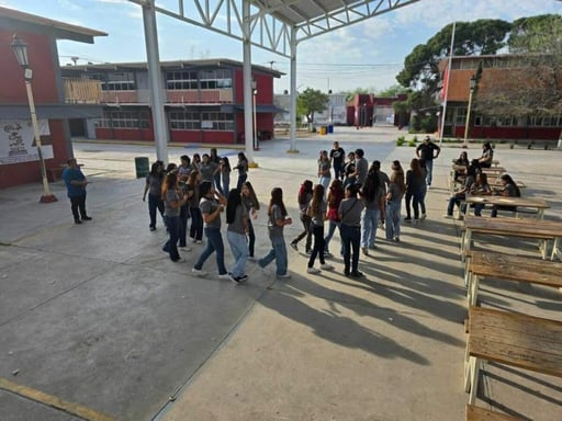Se pidió la cantidad de 2,000 pesos por alumno para la graduación programada el 3 de julio.  Una madre de familia del CETis 46 en Ciudad Frontera realizó