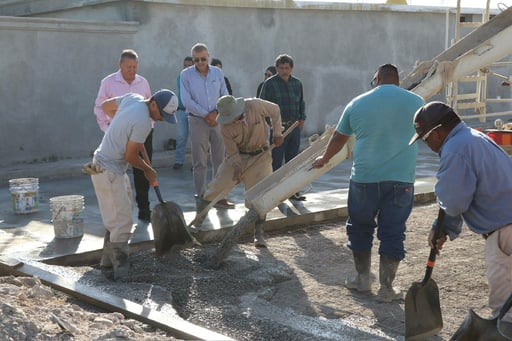 San Juan de Sabinas avanza en infraestructura: la calle Colón recibe pavimentación con concreto hidráulico, parte de un plan integral de movilidad y mejoras