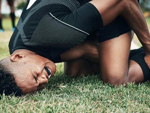 La práctica deportiva implica distintos riesgos que dependen de la intensidad y los movimientos propios de cada disciplina. Las lesiones más graves suelen