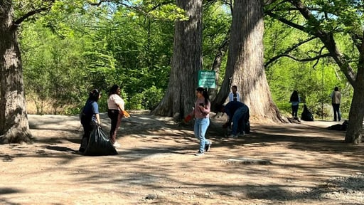 Con miras al próximo periodo vacacional de Semana Santa, el Gobierno Municipal de Múzquiz llevó a cabo una intensa jornada de limpieza en el Río Sabinas,